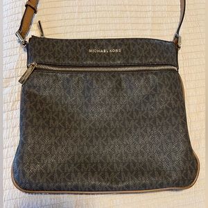 Michael Kors Signature Bedford Logo Flat Crossbody Bag 10”X10” Purse
